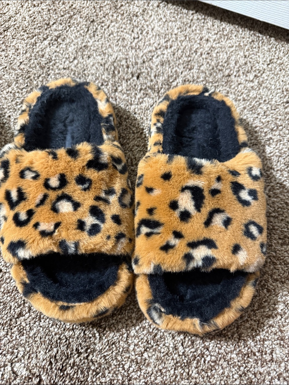 CROCS Faux Fur Leopard Slide Slippers - Black & Tan